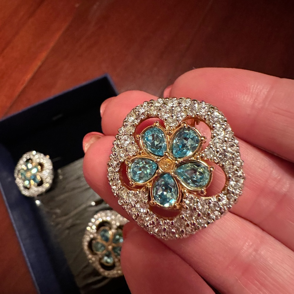 Swarovski Set - Picture 2 of 3